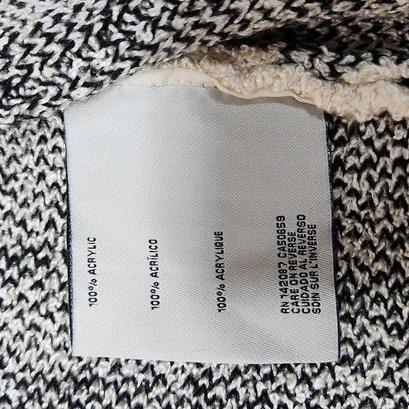 Simply Noelle Cardigan - Picture 7 of 10